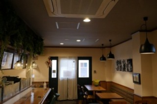 エアコン・換気機器施工後の天井(Mogu-Mogu Cafe様)